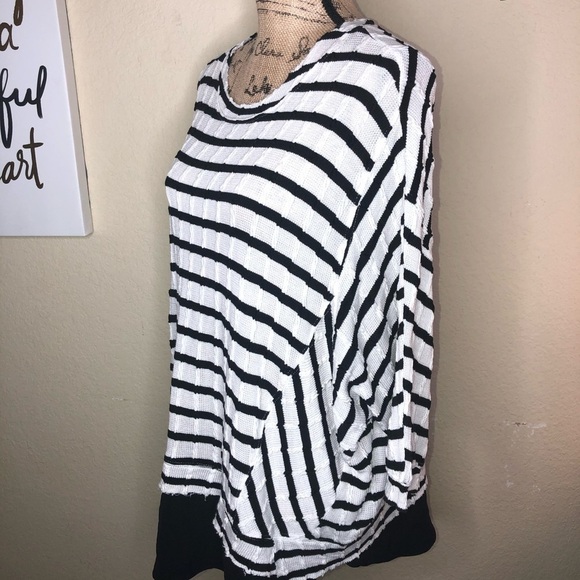 Umgee Distressed Worn Look Oversized Black & White Striped Faux Layer Tunic Sz L - Picture 7 of 8